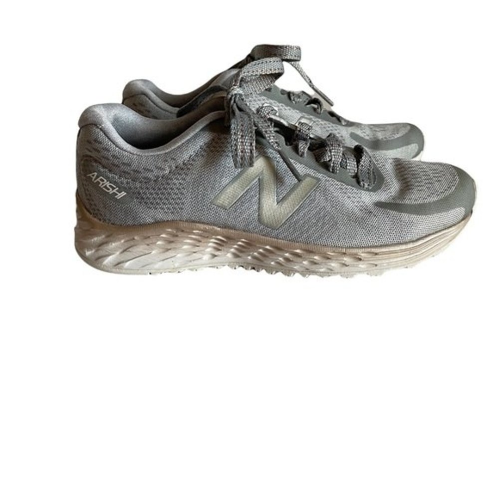 New Balance Arishi Running Sneaker Silver with Lavender White Sole Girls SZ 1